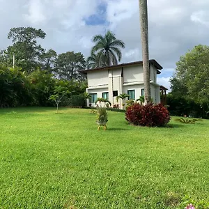 Maria Victoria, En Villa
